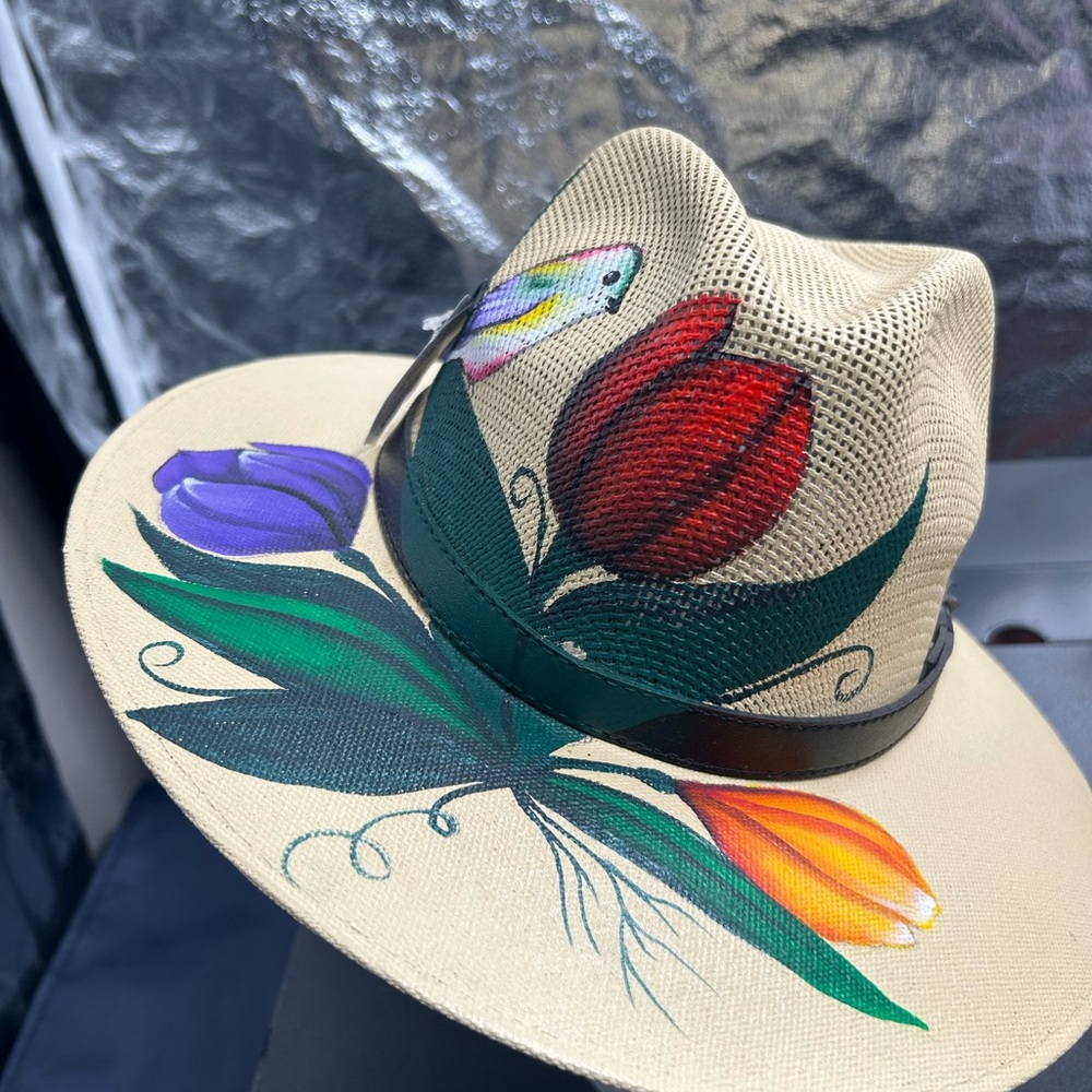 Lola's Elegant Cream and Black Hat